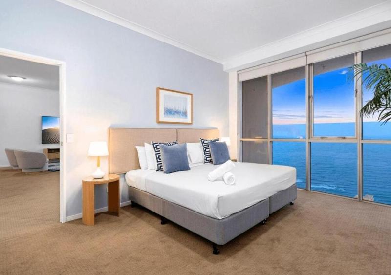 Level 45 Sub-Penthouse in Towers of Chevron - Hosted by Coastal Letting Co. - image 12