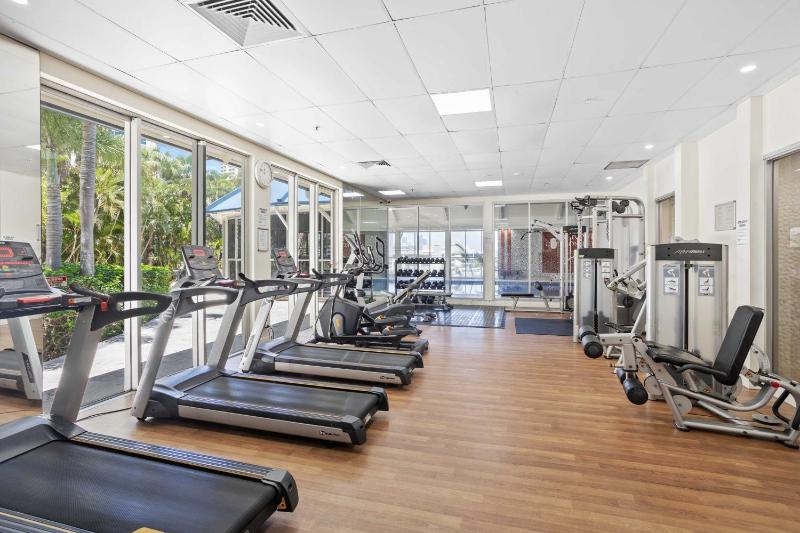 Level 45 Sub-Penthouse in Towers of Chevron - Hosted by Coastal Letting Co. - image 13