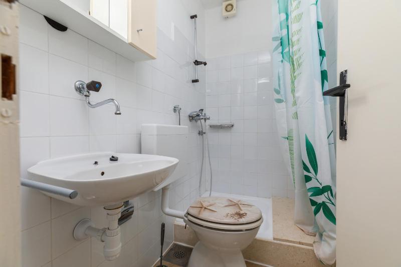Family-friendly apartments with swimming pool Brela Makarska - 22910 - image 15