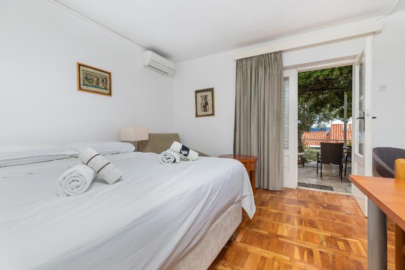 Family-friendly apartments with swimming pool Brela Makarska - 22910 - image 6