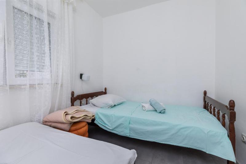 Family-friendly apartments with swimming pool Brela Makarska - 22910 - image 21