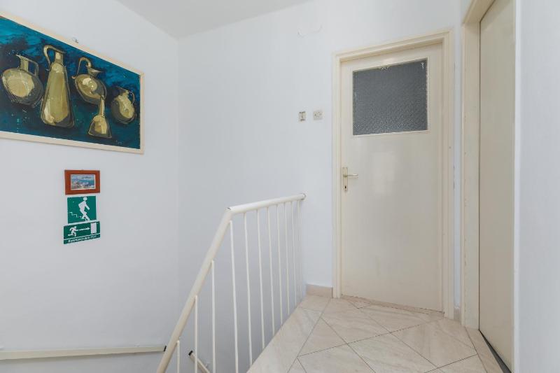 Family-friendly apartments with swimming pool Brela Makarska - 22910 - image 12