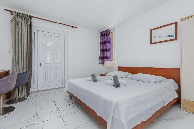 Family-friendly apartments with swimming pool Brela Makarska - 22910 - image 17