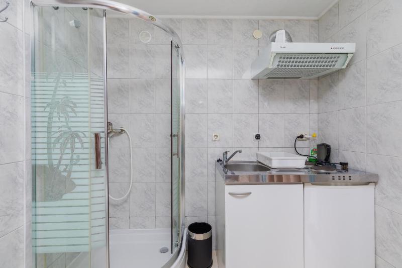 Family-friendly apartments with swimming pool Brela Makarska - 22910 - image 40