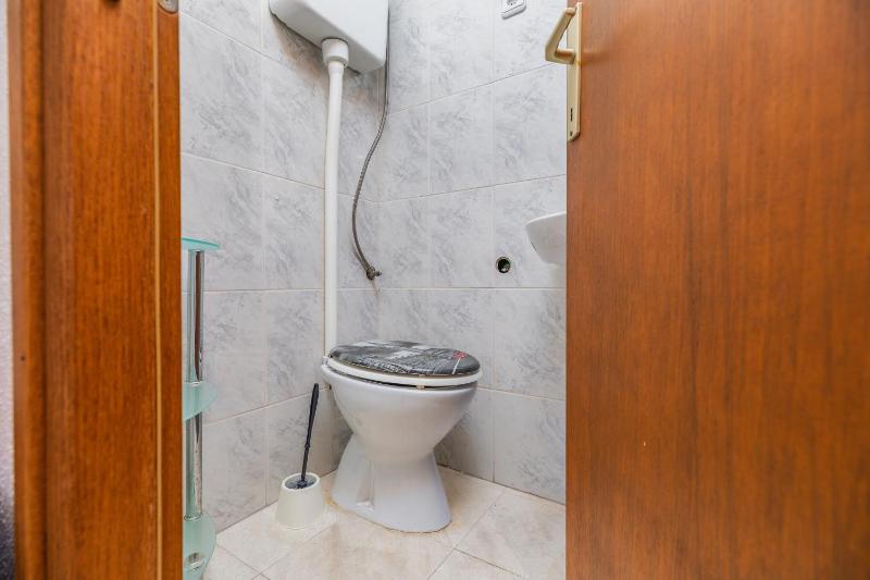 Family-friendly apartments with swimming pool Brela Makarska - 22910 - image 27