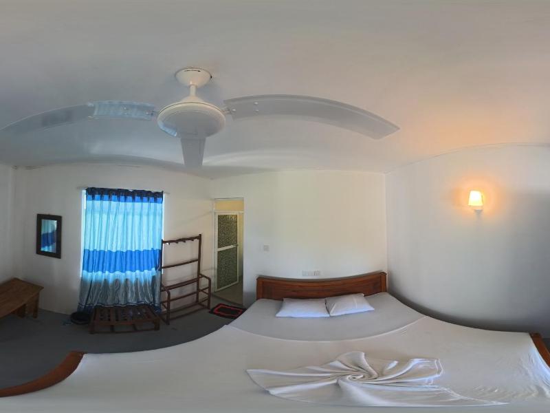 Asanka Surf House & Restaurant with pool - image 4
