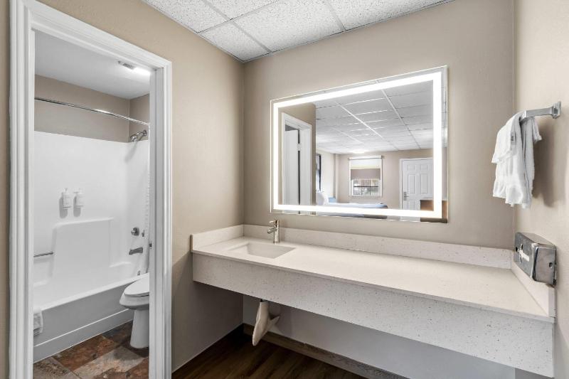 Super 8 by Wyndham Fredericksburg - image 30