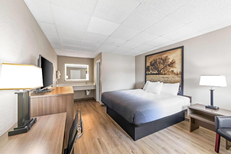 Super 8 by Wyndham Fredericksburg - image 7