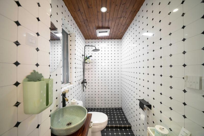 YueYang - Spacious Bright Flat with Private Wooden Courtyard - image 6