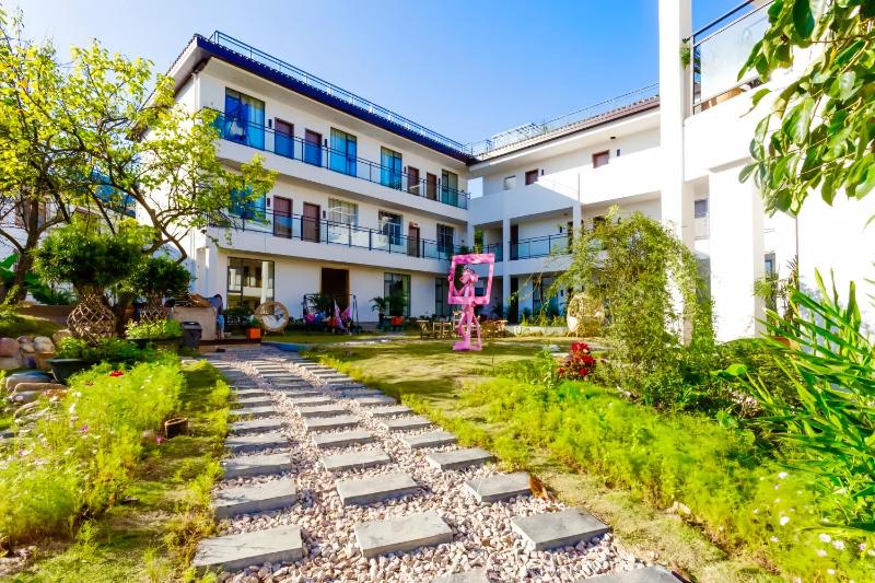 Zhangjiajie Peak&Cloud Retreat-signature coffee-Buffet breakfast-English support-Close to both the East Gate and the Central Gate - image 5