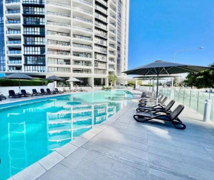 Broadbeach Skyline 3 Bedroom Retreat - image 16