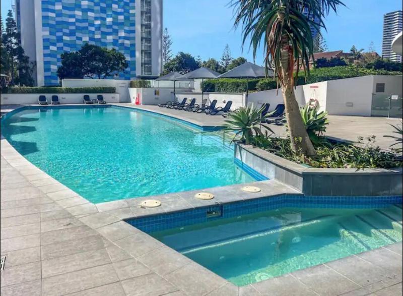 Broadbeach Skyline 3 Bedroom Retreat - image 13