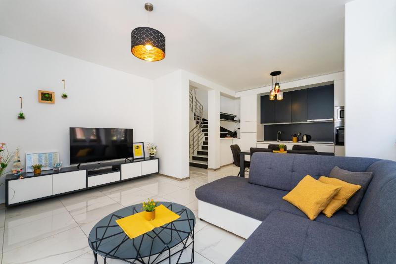 Villa Essenza Mare in Vodice with private pool & pet friendly - only 650 meters from the beach - image 45