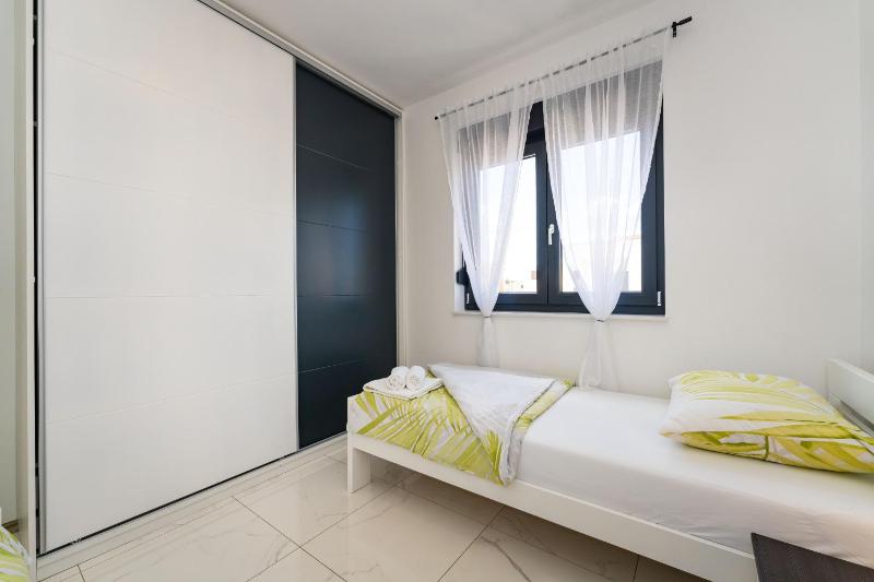 Villa Essenza Mare in Vodice with private pool & pet friendly - only 650 meters from the beach - image 8