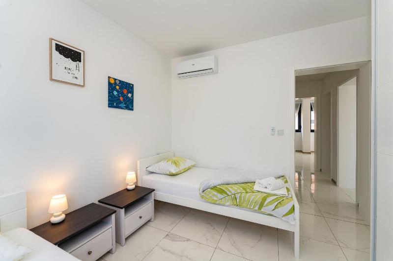 Villa Essenza Mare in Vodice with private pool & pet friendly - only 650 meters from the beach - image 26