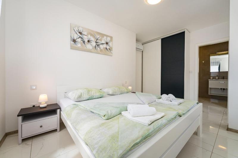 Villa Essenza Mare in Vodice with private pool & pet friendly - only 650 meters from the beach - image 11
