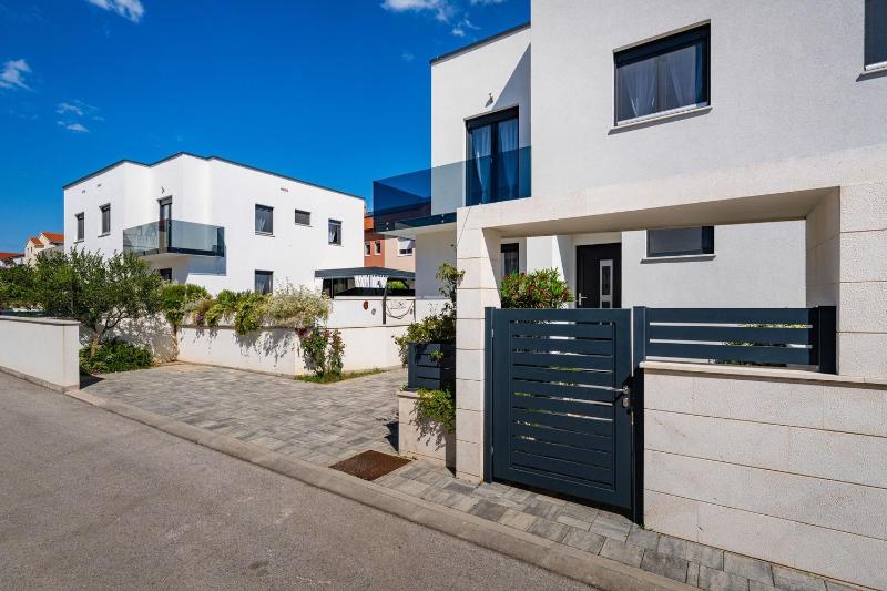 Villa Essenza Mare in Vodice with private pool & pet friendly - only 650 meters from the beach - image 4