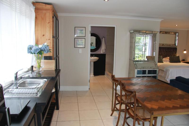 Alphen Drive Apartments - image 3