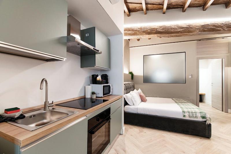 Vertical Garden Studio by Quokka 360 - Modern Studio in Como Downtown - image 17