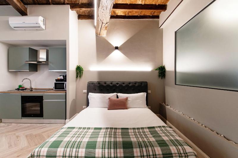Vertical Garden Studio by Quokka 360 - Modern Studio in Como Downtown - image 6