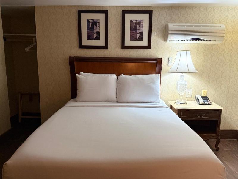 Windsor Inn Hotel - image 15