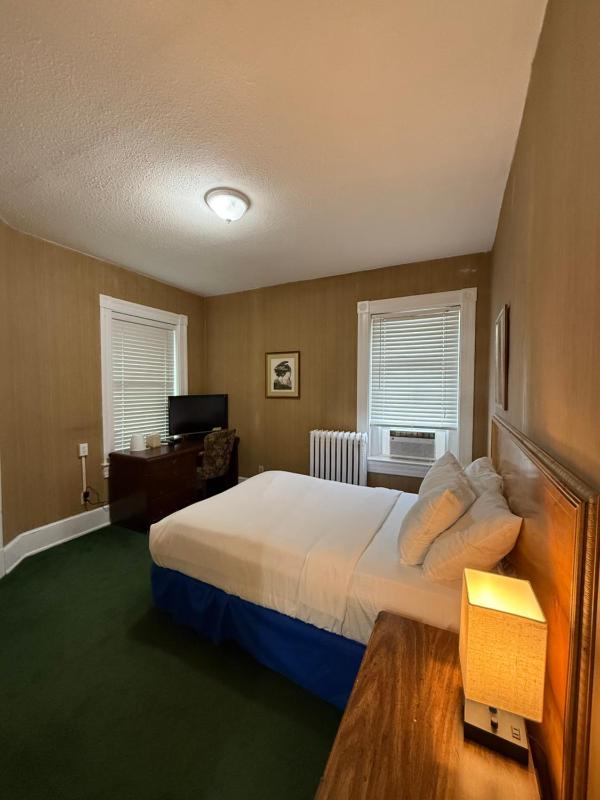 Windsor Inn Hotel - image 13