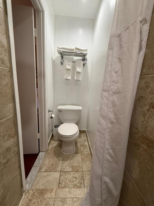 Windsor Inn Hotel - image 6