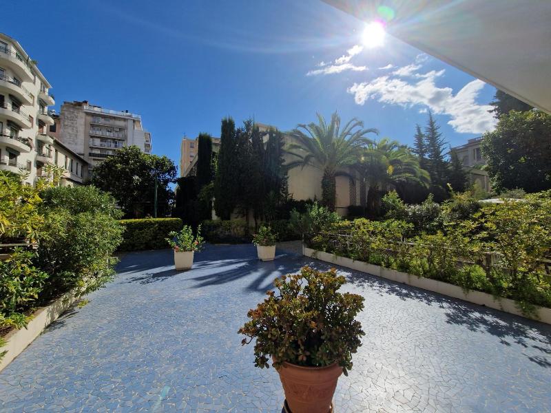 Nestor&Jeeves - MANEL - Terrasse et acces direct Promenade des Anglais - image 16