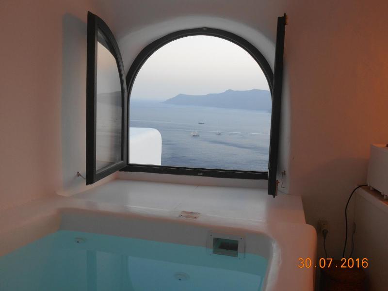 Cave House with Indoor Hot Tub and Caldera View image 2