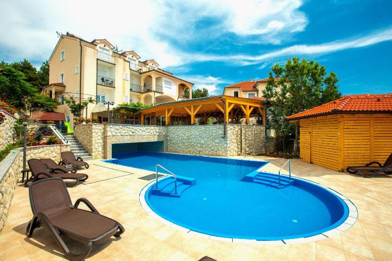 Apartments and Rooms Vitomir - image 1