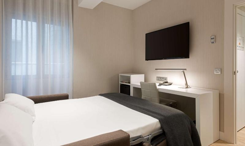 NH Madrid Chamberi - image 12