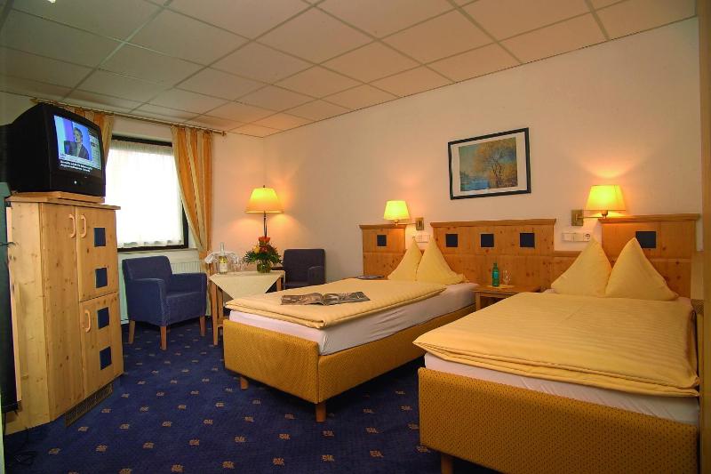 Economy Double Room image 3