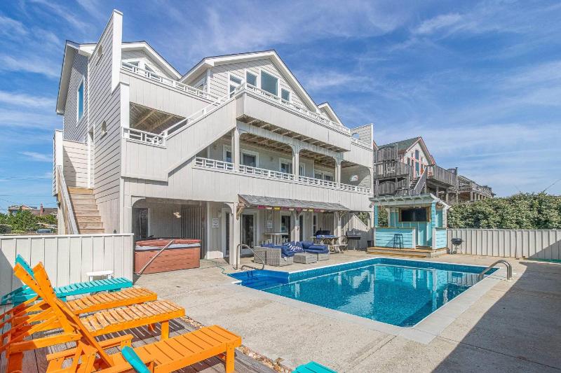 Still Salty - Nags Head MP 11 Oceanfront Ocean View Pool Tiki Bar Hot Tub Pets OK Flex Stays - image 1