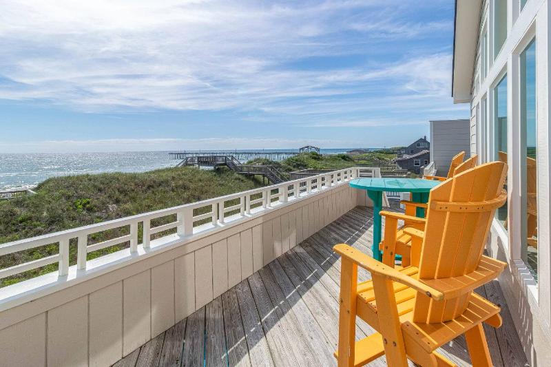 Still Salty - Nags Head MP 11 Oceanfront Ocean View Pool Tiki Bar Hot Tub Pets OK Flex Stays - image 13