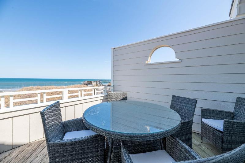 Still Salty - Nags Head MP 11 Oceanfront Ocean View Pool Tiki Bar Hot Tub Pets OK Flex Stays - image 42