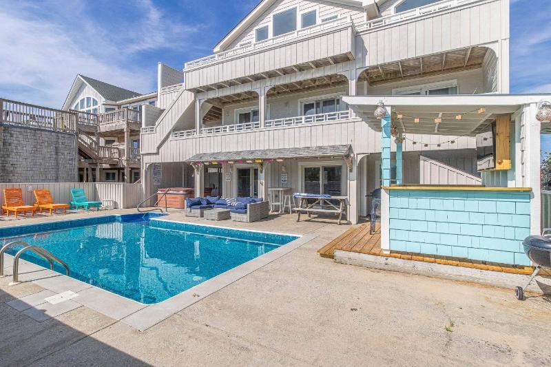 Still Salty - Nags Head MP 11 Oceanfront Ocean View Pool Tiki Bar Hot Tub Pets OK Flex Stays - image 12