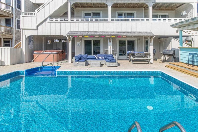 Still Salty - Nags Head MP 11 Oceanfront Ocean View Pool Tiki Bar Hot Tub Pets OK Flex Stays - image 16