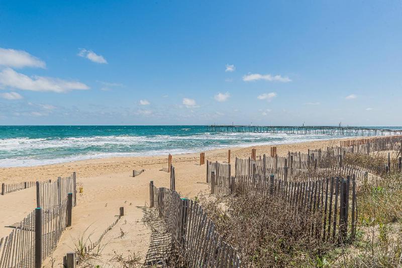 Still Salty - Nags Head MP 11 Oceanfront Ocean View Pool Tiki Bar Hot Tub Pets OK Flex Stays - image 14
