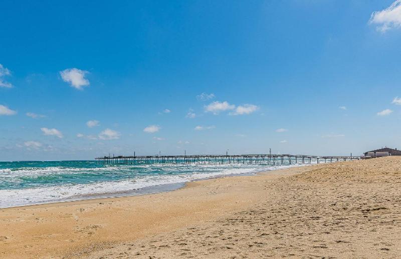 Still Salty - Nags Head MP 11 Oceanfront Ocean View Pool Tiki Bar Hot Tub Pets OK Flex Stays - image 21