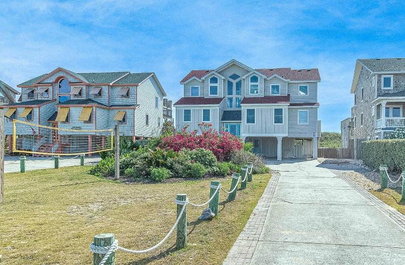 Still Salty - Nags Head MP 11 Oceanfront Ocean View Pool Tiki Bar Hot Tub Pets OK Flex Stays - image 2