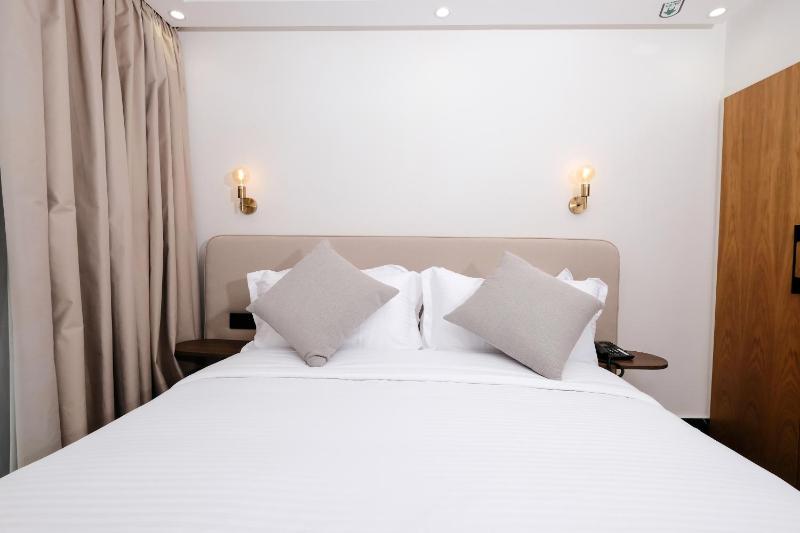 Chic Hotel - image 11