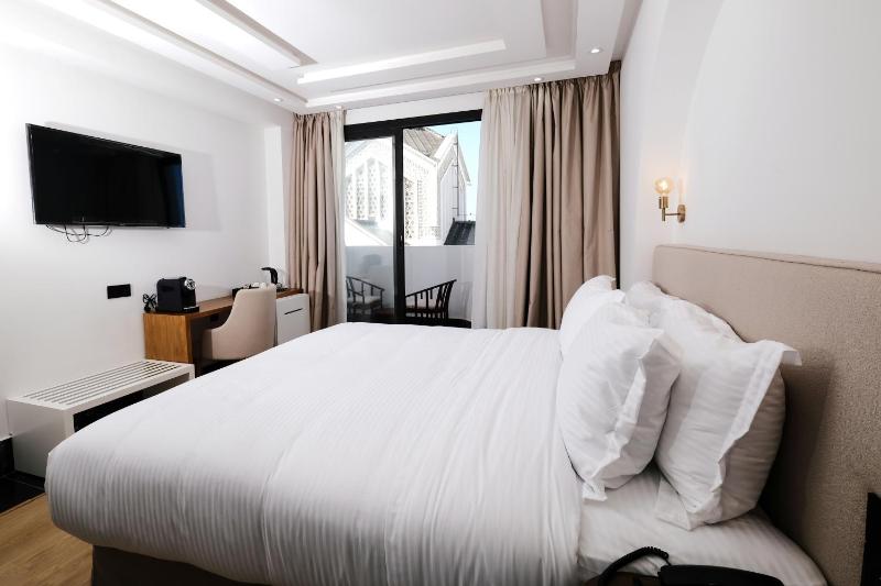 Chic Hotel - image 15