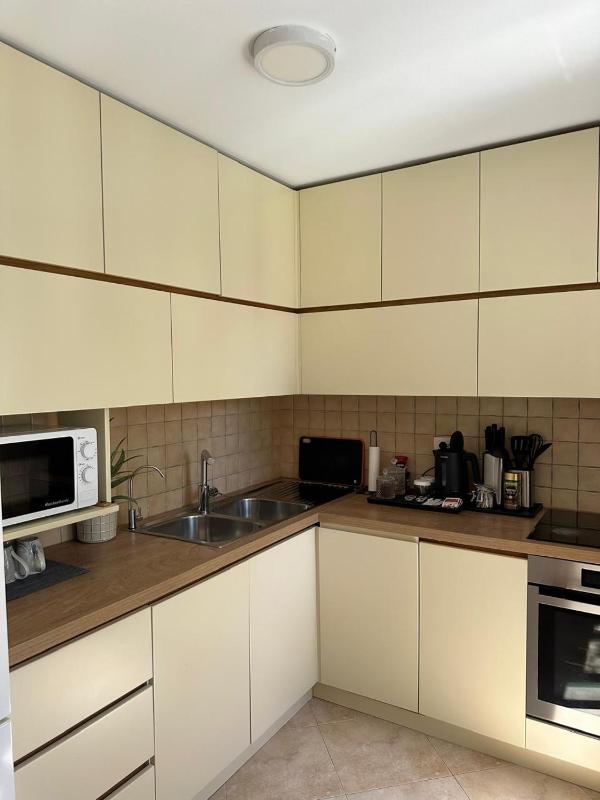 Chic & Serene Apartment-Your Relaxing Oasis - image 6