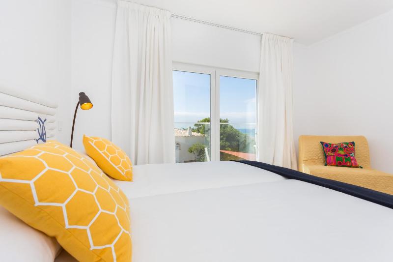 Superior Twin Room with Sea View image 3