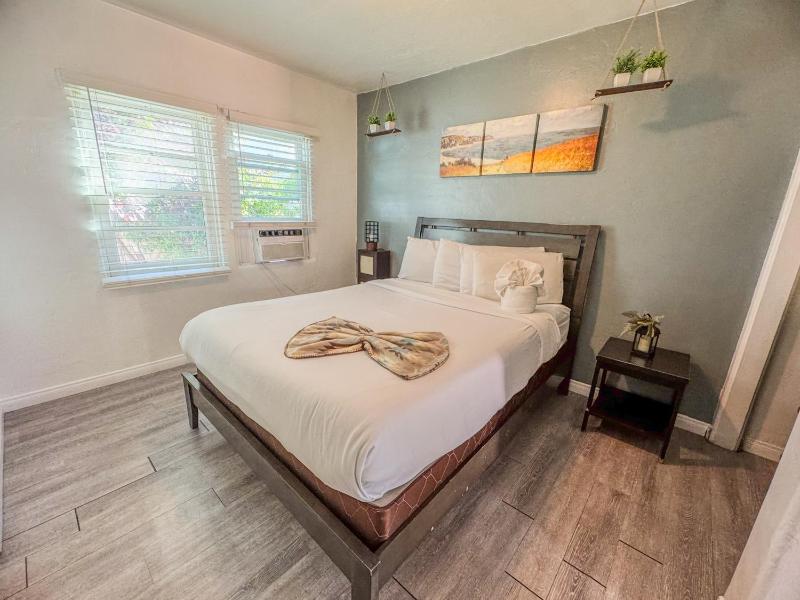 Amazing Cottage - near Little Italy Gaslamp - image 5