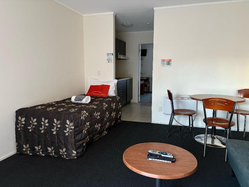 Ascot Motor Lodge - image 12
