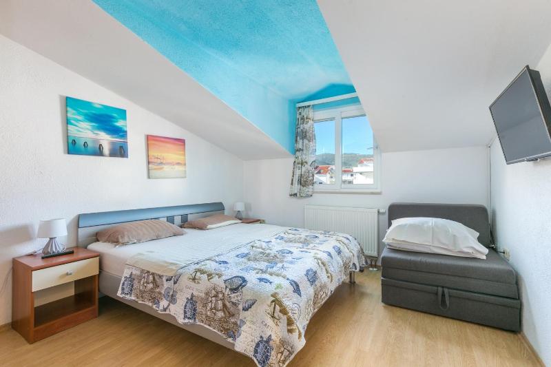 Apartments with parking space Kastel Stafilic Kastela - 24155 - image 11