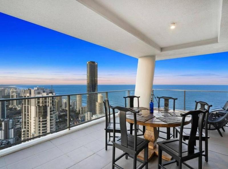 Exclusive Circle on Cavill Sub-Penthouse Luxury Apt - Hosted by Coastal Letting Co. - image 15