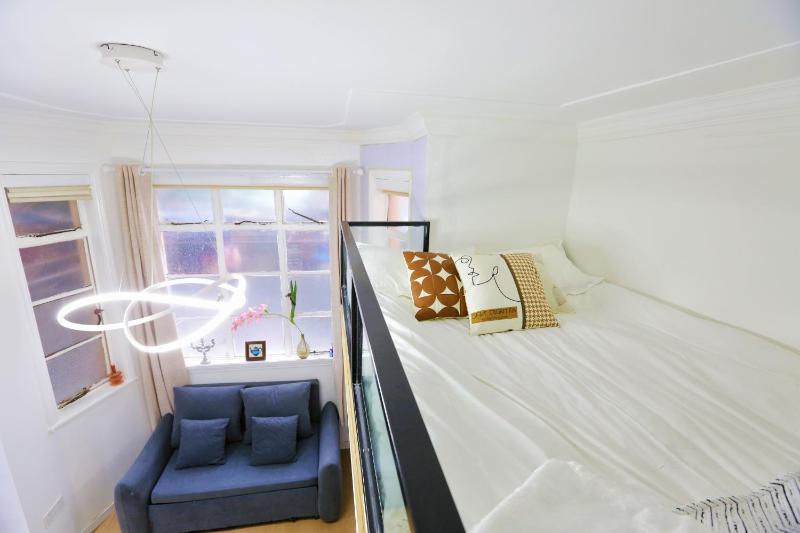 YaoTai - Stylish High-Ceiling Loft with Large Windows & Sofa Lounge - image 9