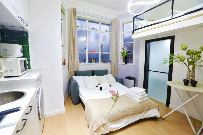 YaoTai - Stylish High-Ceiling Loft with Large Windows & Sofa Lounge - image 6